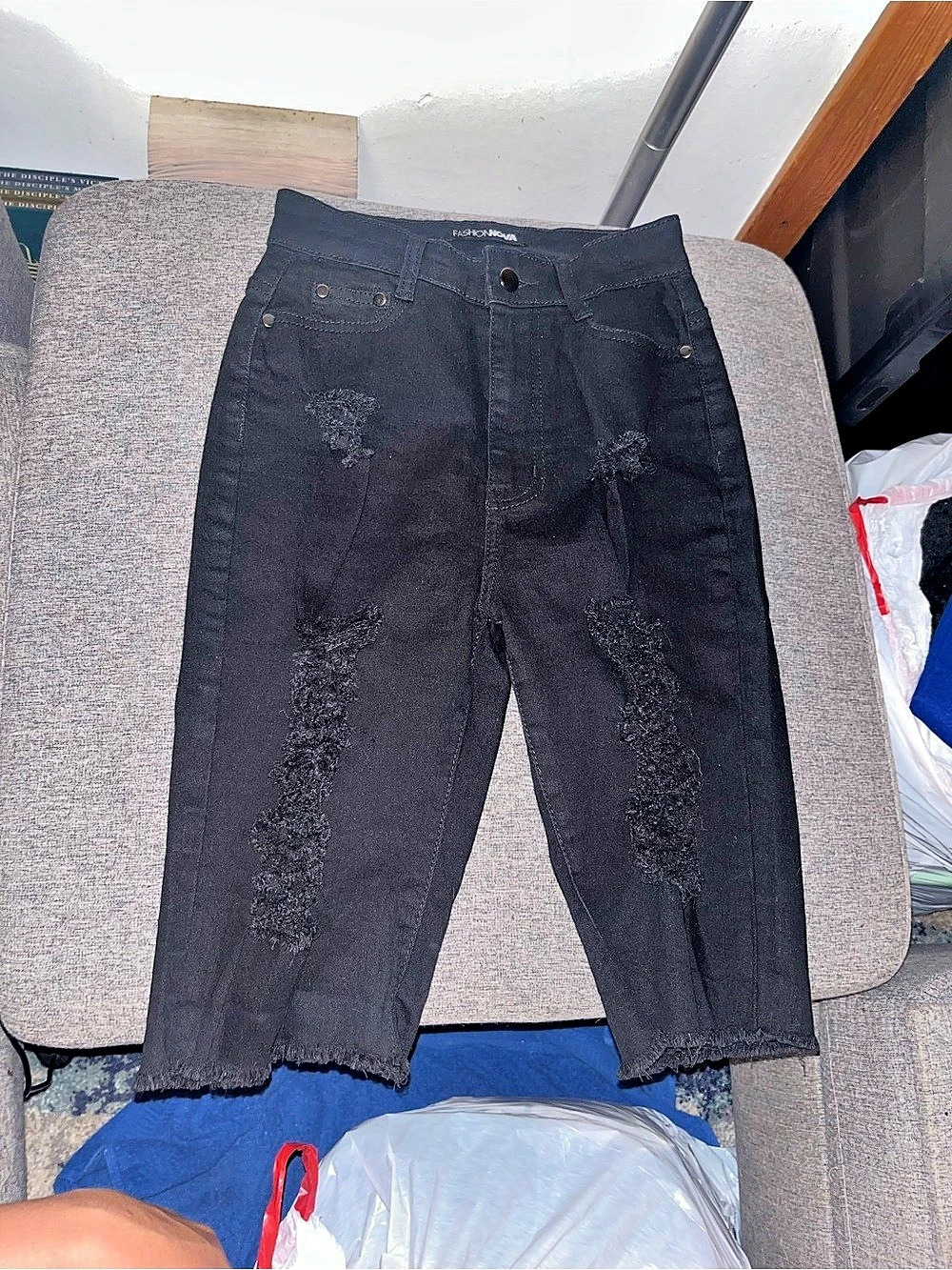 Fashion Nova Women's Black Distressed Jeans